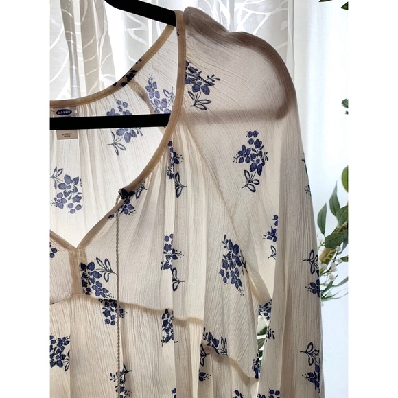 White, long sleeve top. - Picture 3 of 3